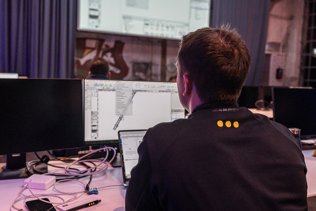 smARTec Mitarbeiter in der Schulung